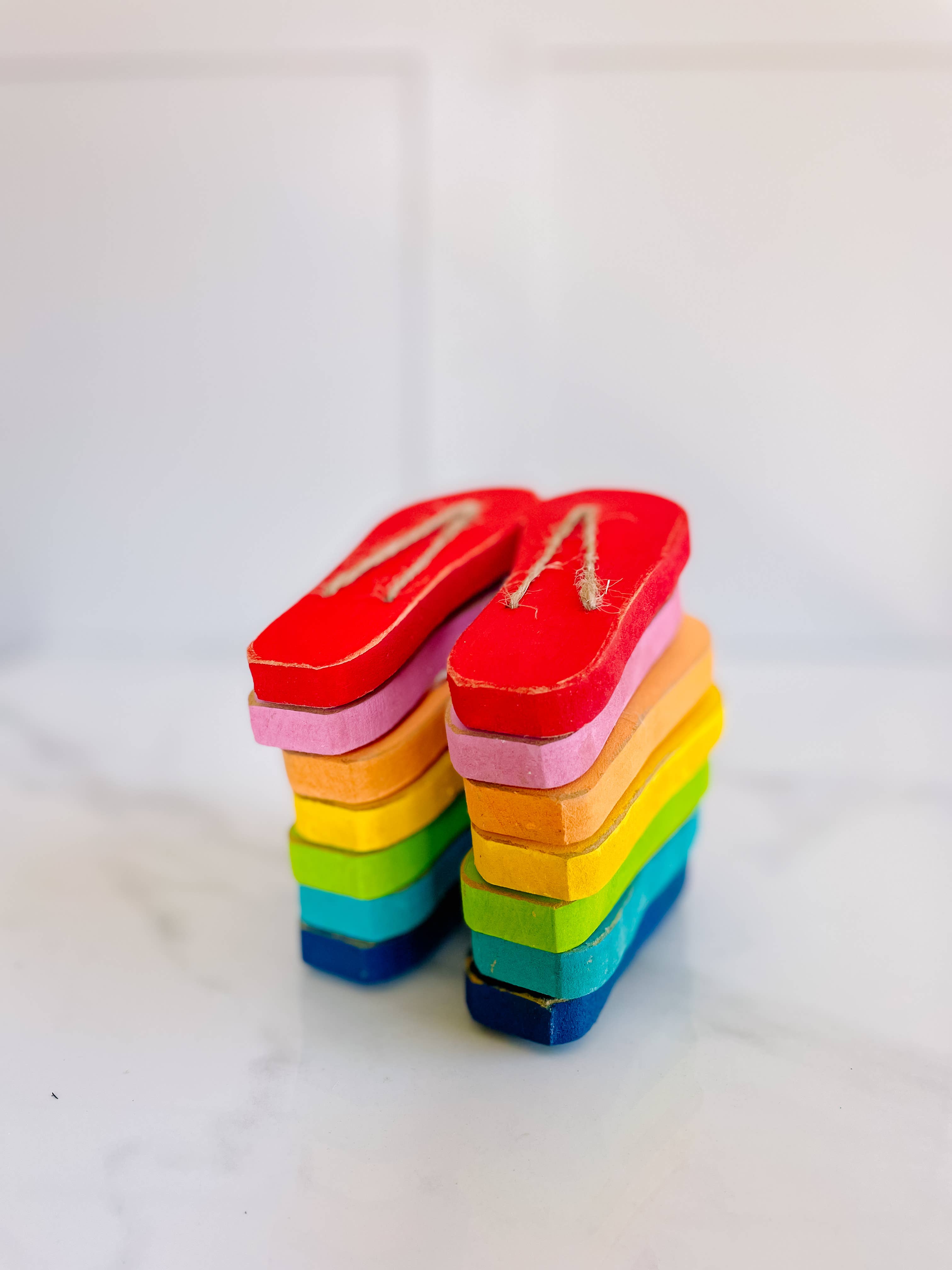 Moscow Mill House – wholesale Decorative tabletop object – Handcrafted Painted Wood Flip Flops 3