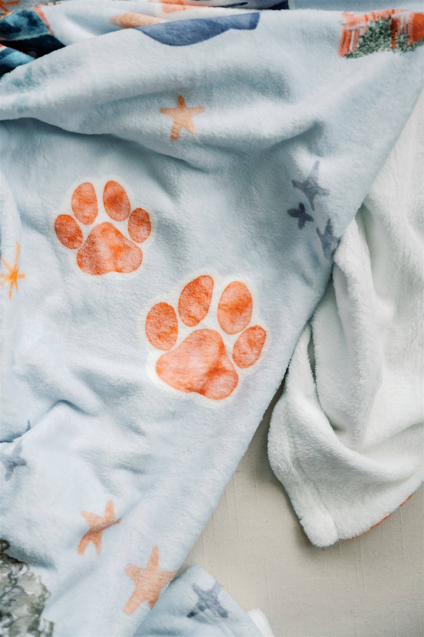 Gracefully Made Art - Wholesale Throw Blanket - Auburn University Flannel Fleece Blanket4