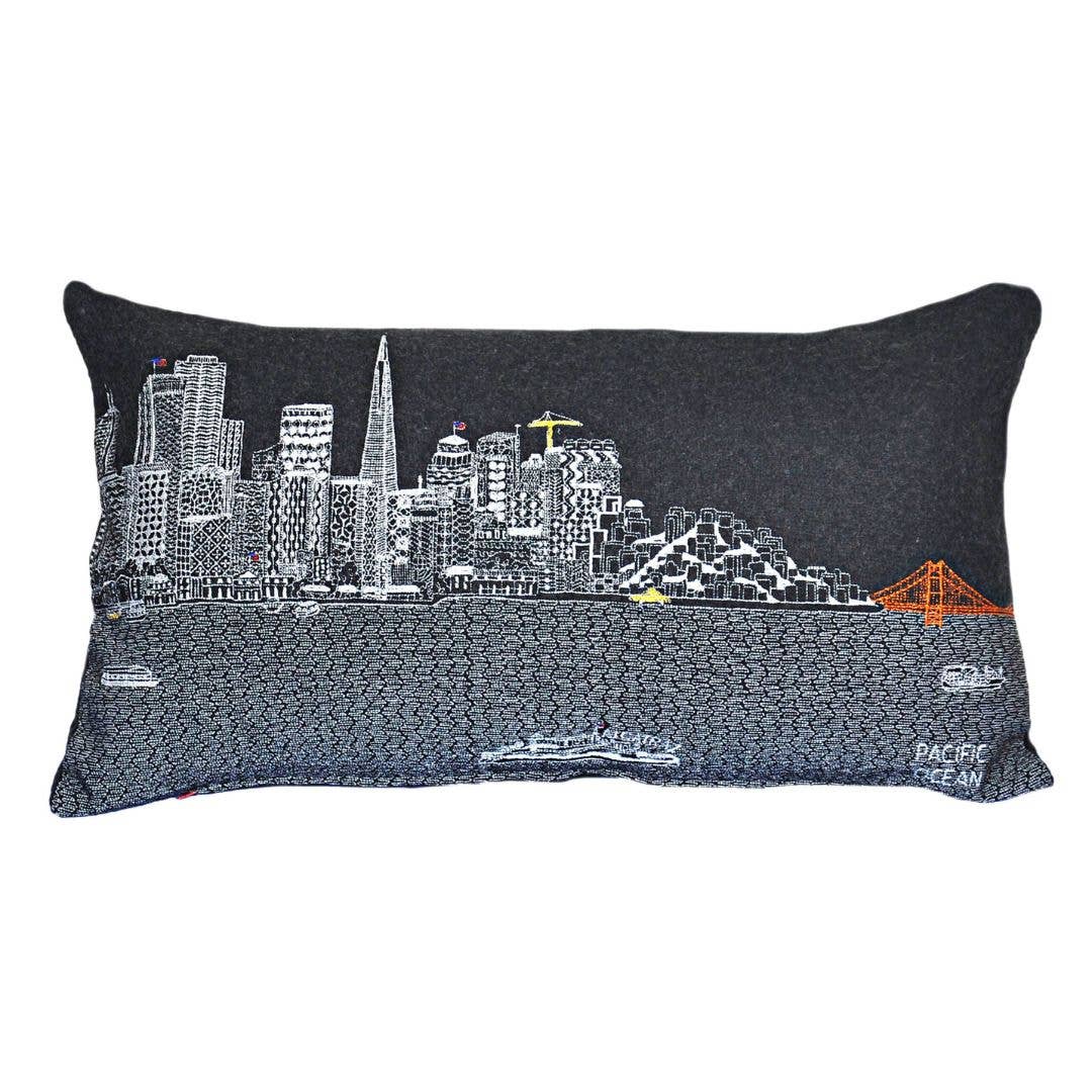 Beyond Cushions Corporation - Venta al por mayor Cojín decorativo - Almohada Prince San Francisco de 61 x 35,5 cm.1