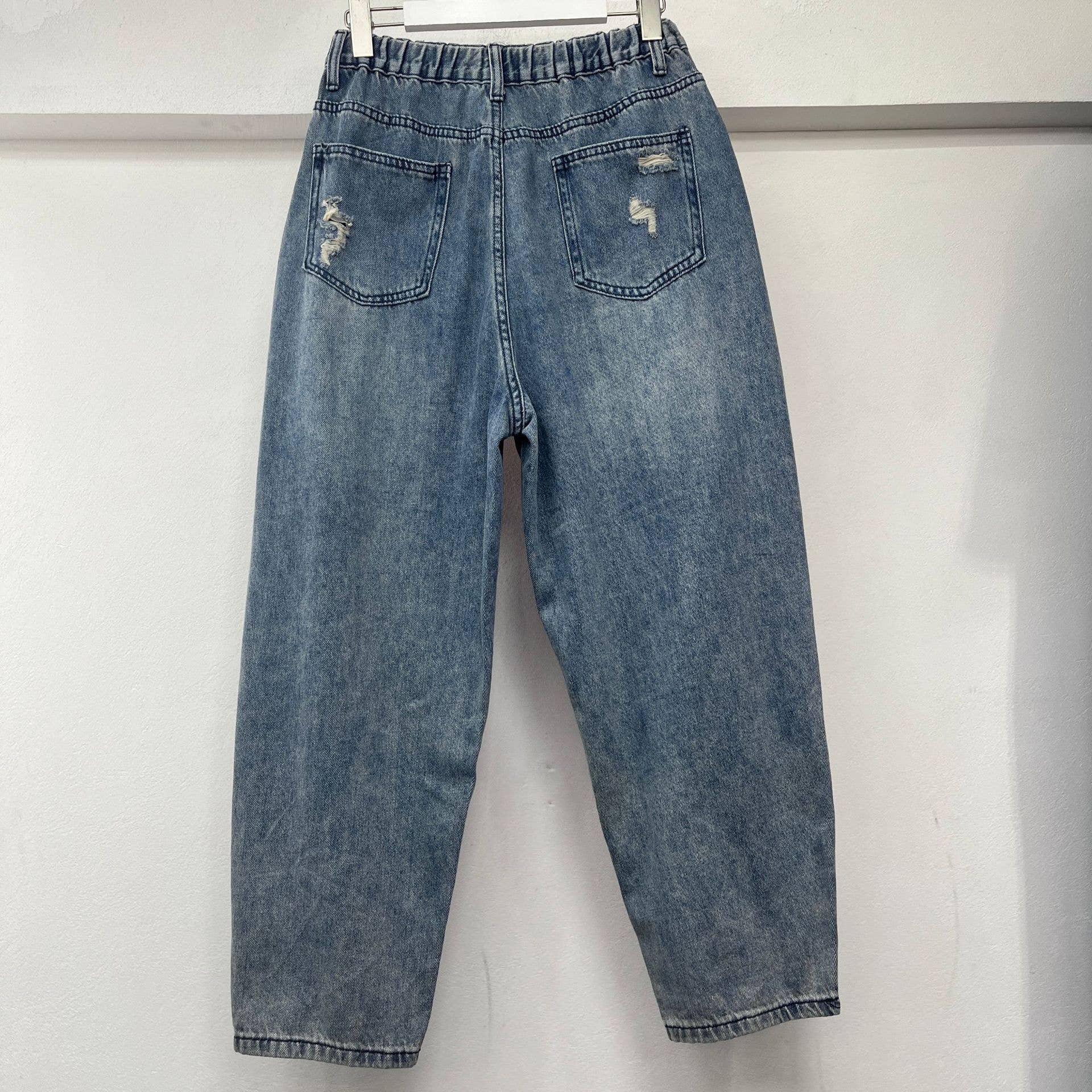 Blu scuro Jeans strappati con stampa floreale, paillettes e strass colorati. in vendita all'ingrosso su Faire5