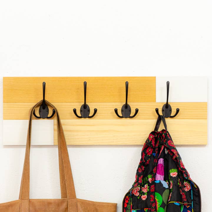 Garderobenhaken aus Holz – Verschiedene Farben und Größen | Terramara Deco für den Großhandel von Terramara