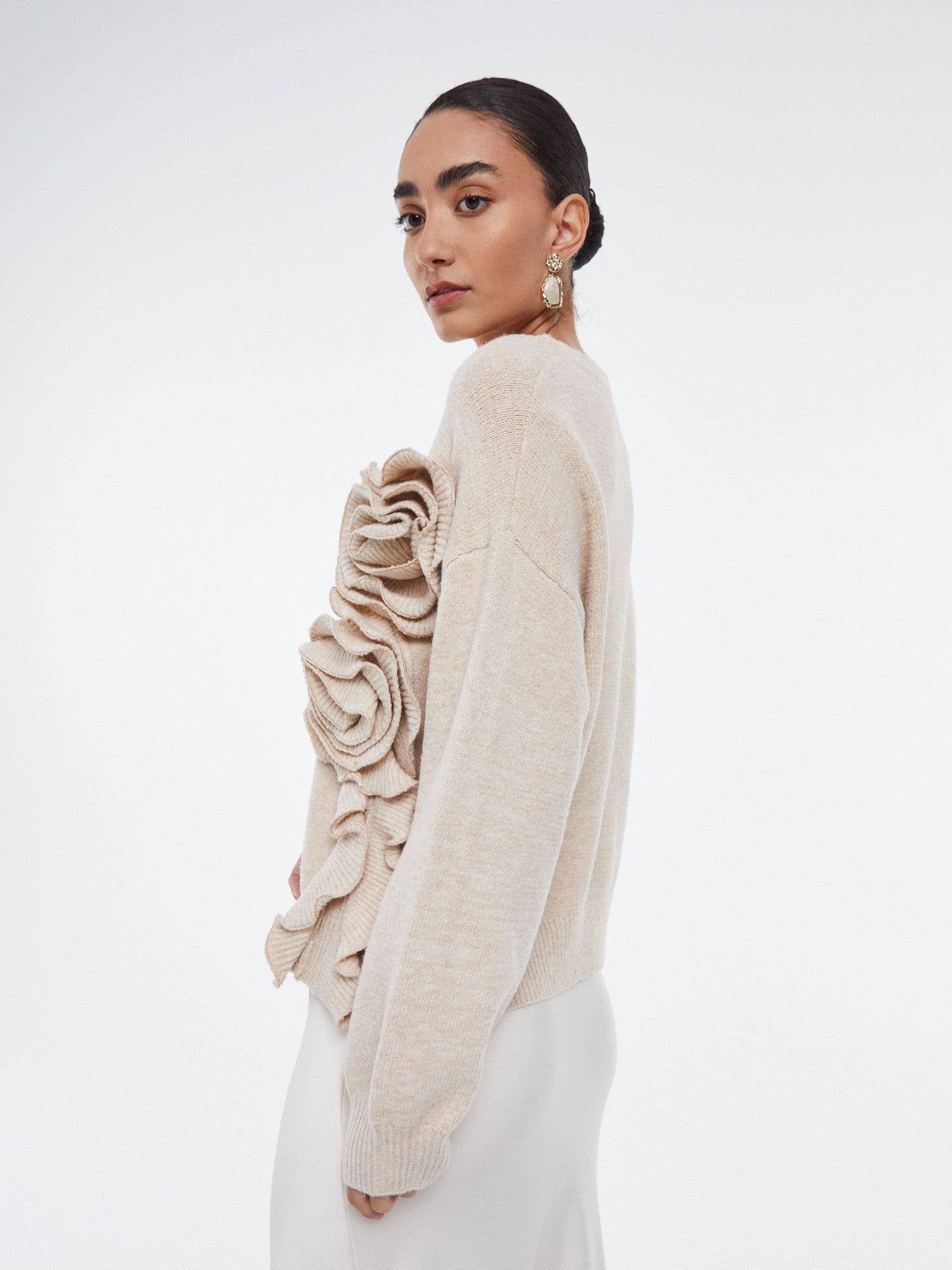 SWEET MAGIC MODA Y COMPLEMENTOS - Wholesale Knit Sweater - Women's - KNITTED SWEATER WITH FLOWER 1