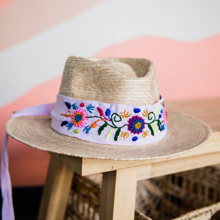 Bonnet brodé et bandeau pour la vente par Lucia's Imports