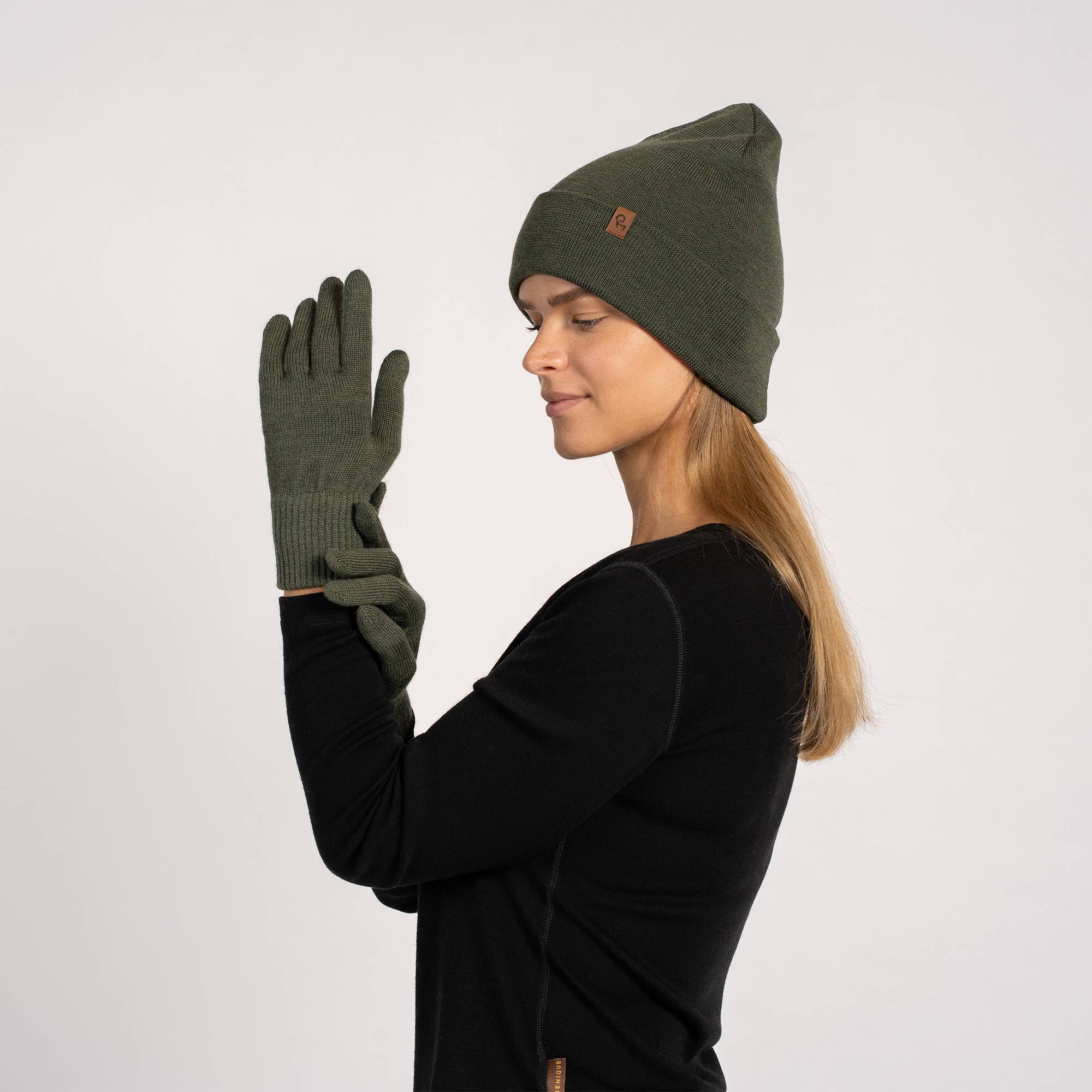 menique – wholesale Mössa - Dam – Damset med stickad mössa och handskar i 2 delar11