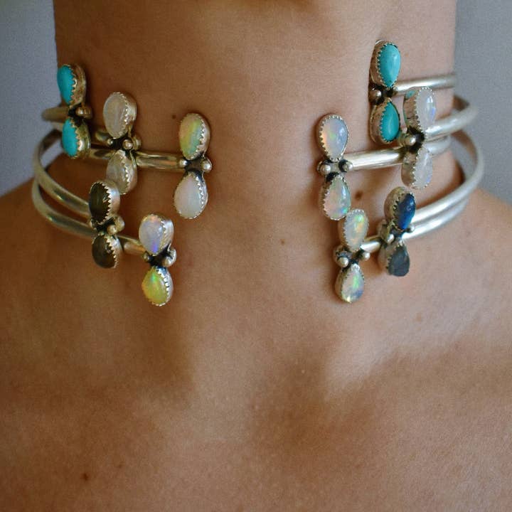 girocollo in argento sterling con pietre preziose su misura per la vendita all'ingrosso da parte di Laura Mar Jewelry