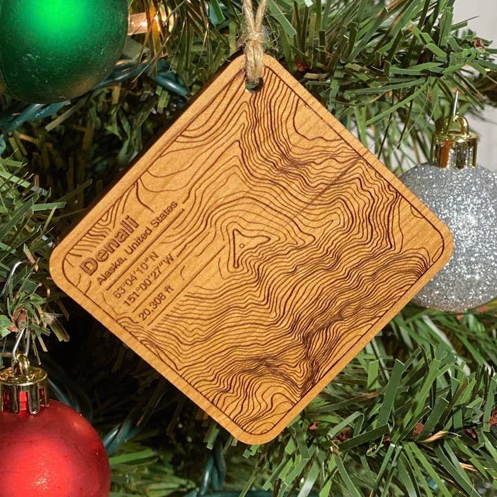 Ornement topographique de Denali, Alaska | Parc national de Denali pour la vente par The Nostalgia Company