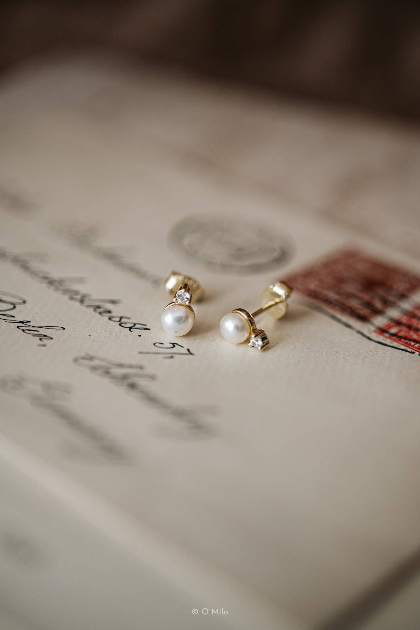 O'Milo - Vendita all'ingrosso Orecchini a bottone - Orecchini Pearl Dew con perla e singola pietra brillante2