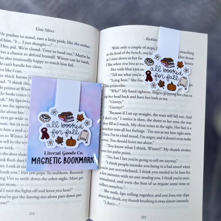 Literari Goods, Co | Book Themed Candles + Gifts - Vendita all'ingrosso Segnalibro - Segnalibro Magnetico - Tutto Prenotato per l'Autunno Regalo per Amanti dei Libri1