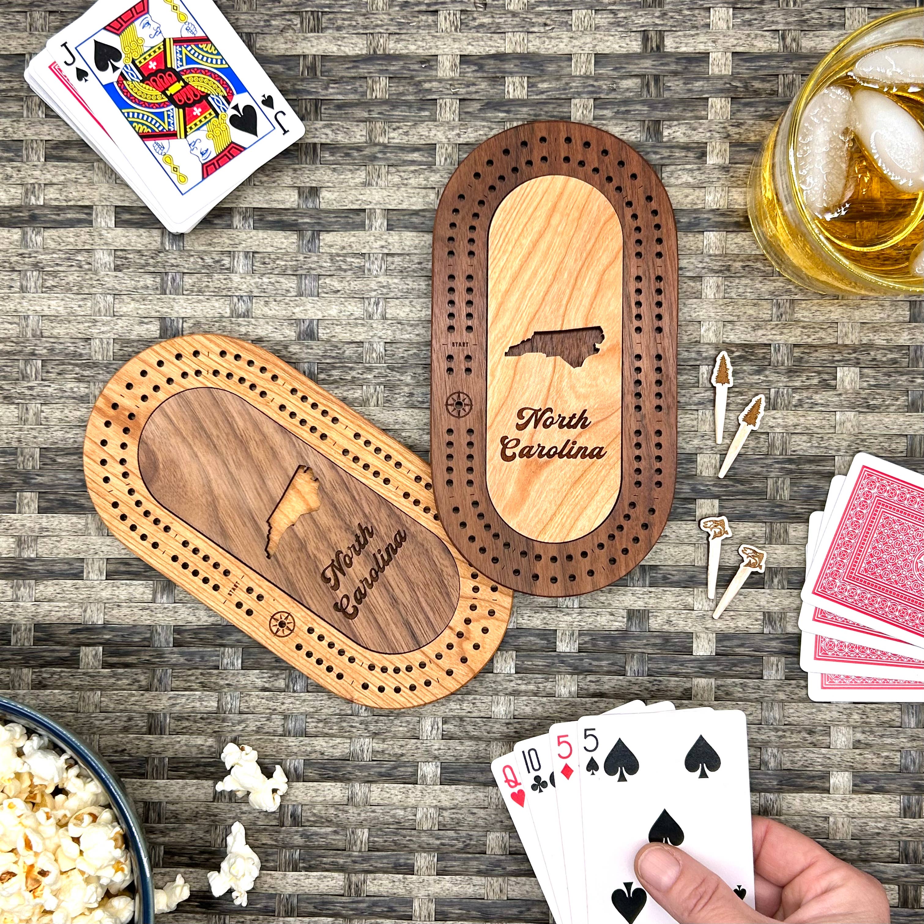 Cast & Carve - Venta al por mayor Juegos de mesa - Juego de minitablas de viaje de EE. UU., con pinzas personalizadas29