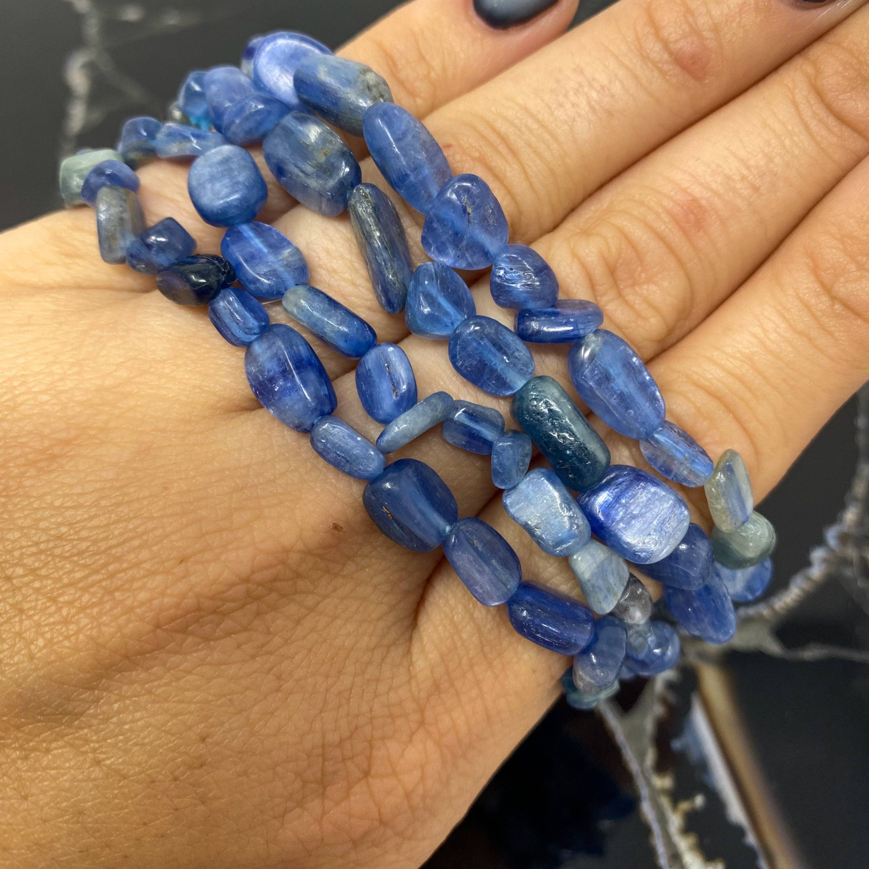 The Crystal Tabby – Großhandel Perlenarmband – Freeform Blaues Kyanit-Armband - 1 Armband1