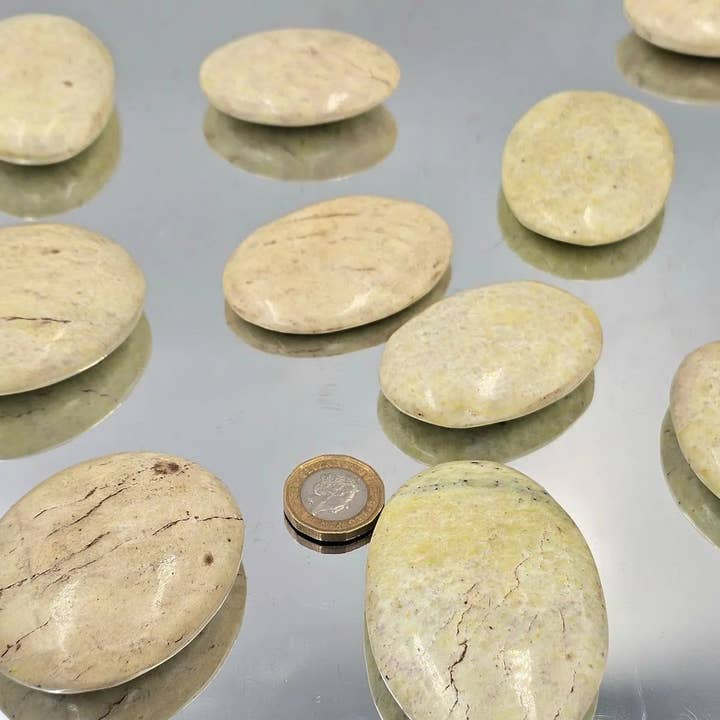 Distinction Crystals - Wholesale Spirituele steen/kristal - Serpentine/Healeriet kristallen palmstenen1