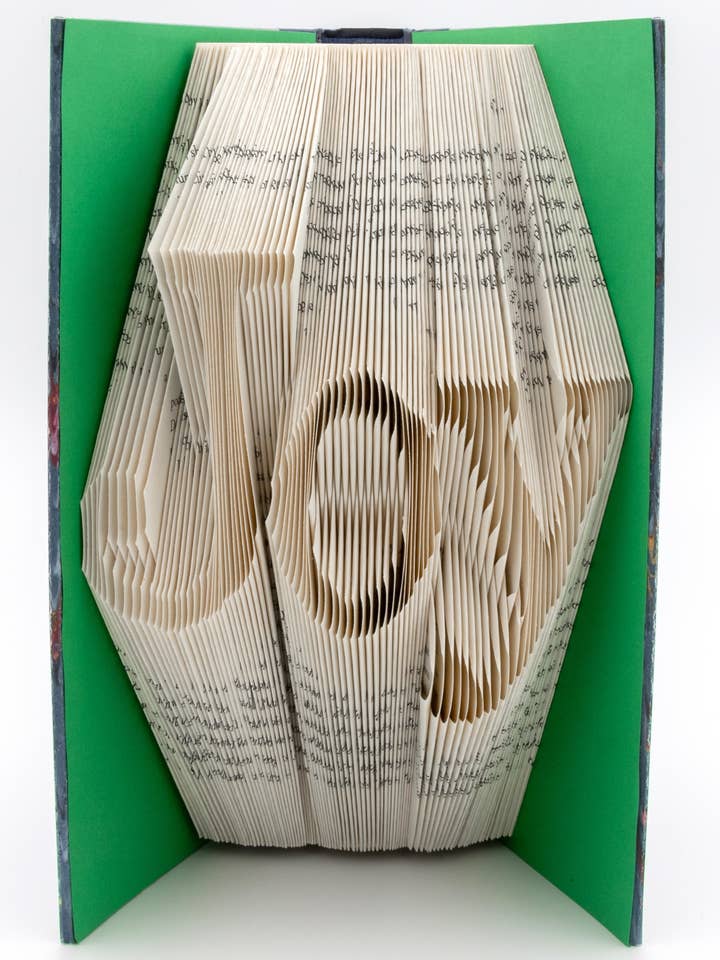 Sculpture Joy (terminée) pour la vente par Sculpted Books