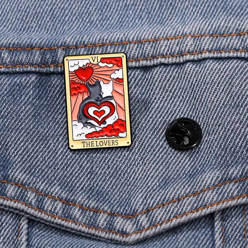 Magnifique Hearts - Wholesale Lapel Pin/Button - Cat Lovers Tarot Enamel Pin – The Feline Lovers, Cute Design