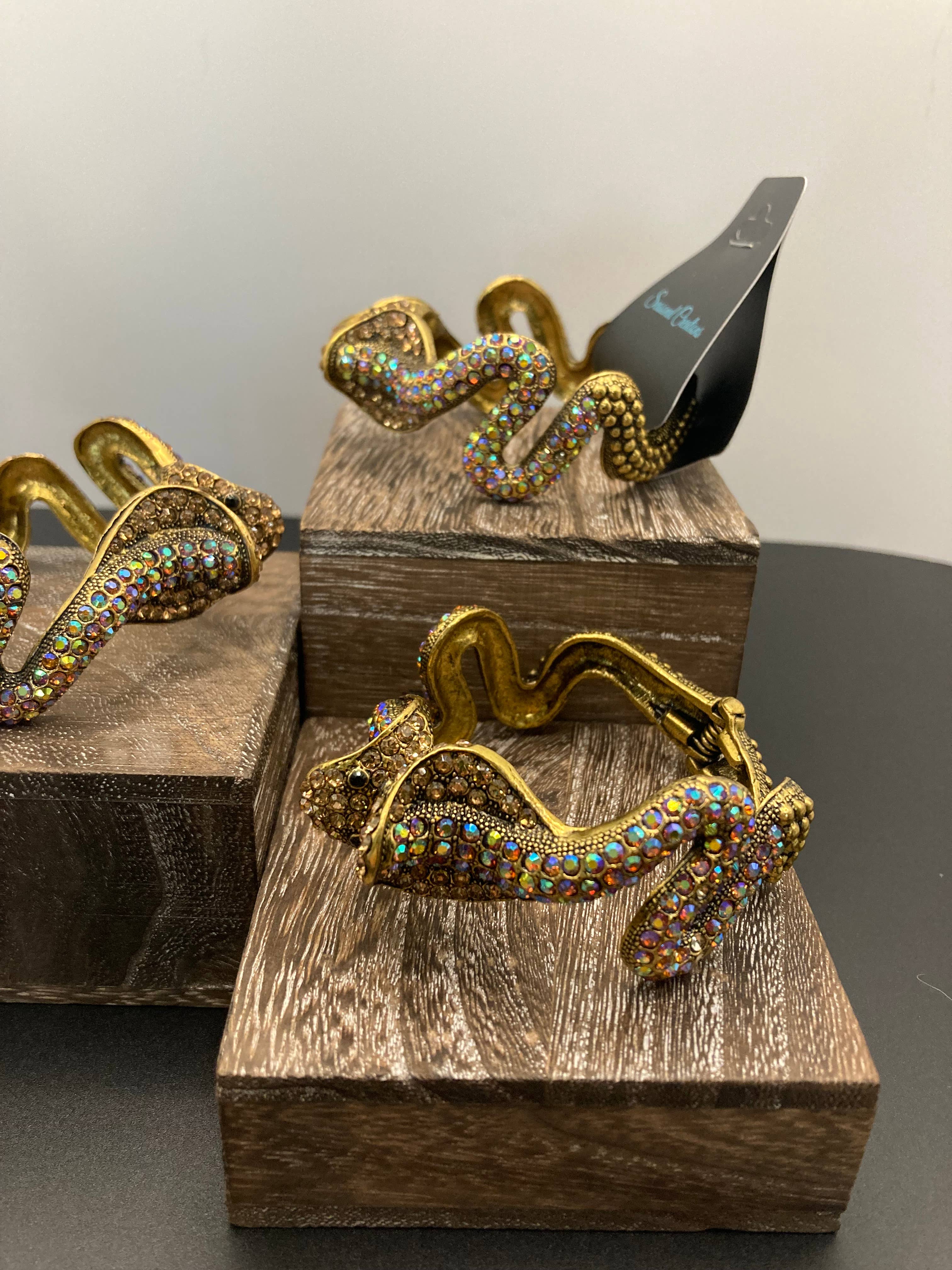 Seasonal Creations – wholesale Jewellery set – Cobra bangle bracelet 3