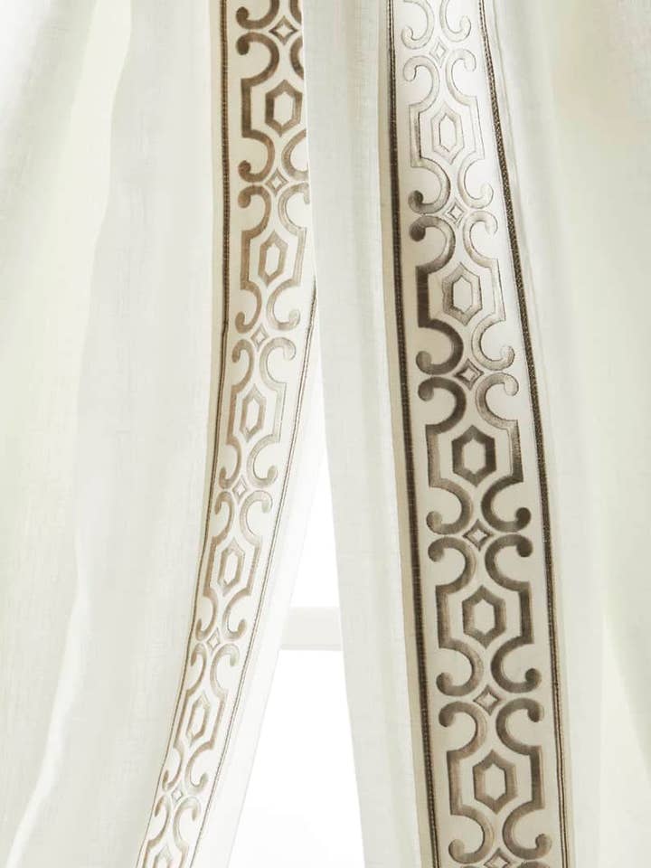 Rideaux en lin 99011/108 avec bande brodée pour la vente par Home Silk
