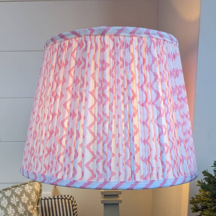 Anais Empire Faltenlampe für den Großhandel von LNH EDIT