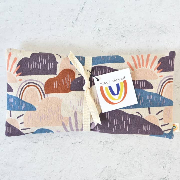 Coussin pour les yeux surdimensionné Hilltop Waterdrop Canvas pour la vente par Minor Thread