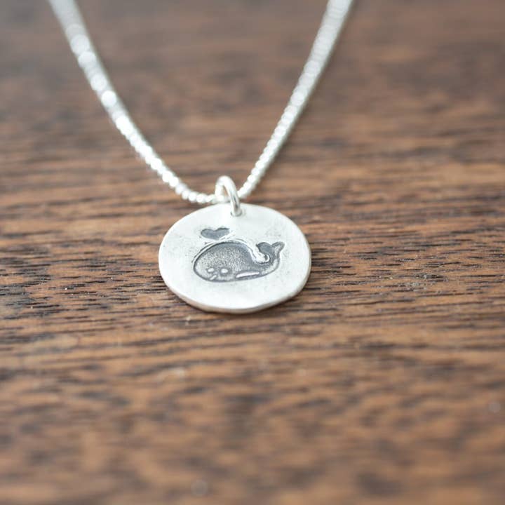 Hval halskæde for engroshandel hos Farmhouse Moon