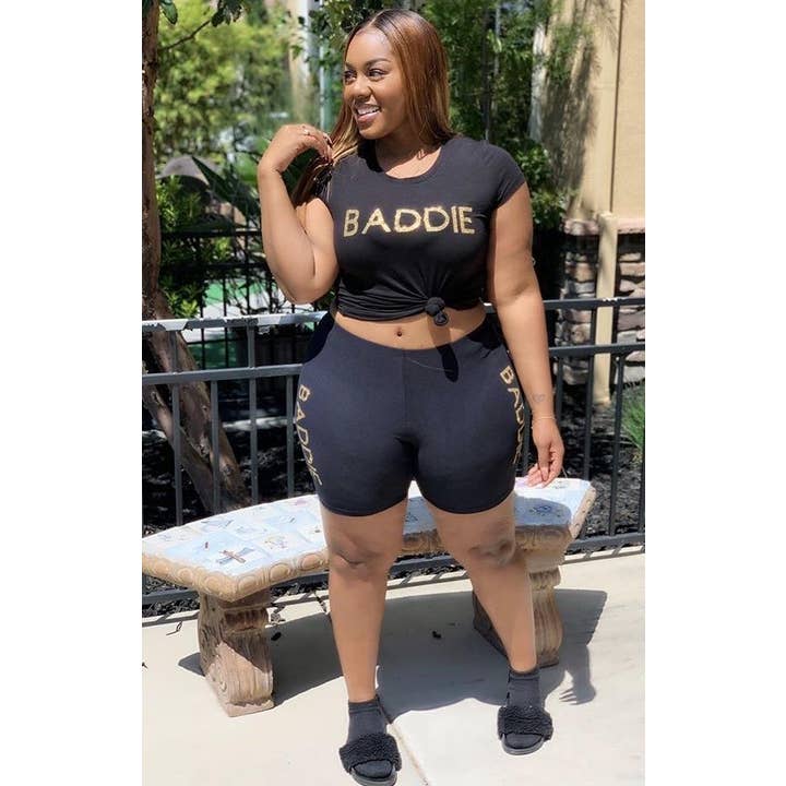 Svart & Guld Baddie Kortset för wholesale av THICKER THAN AVERAGE LLC