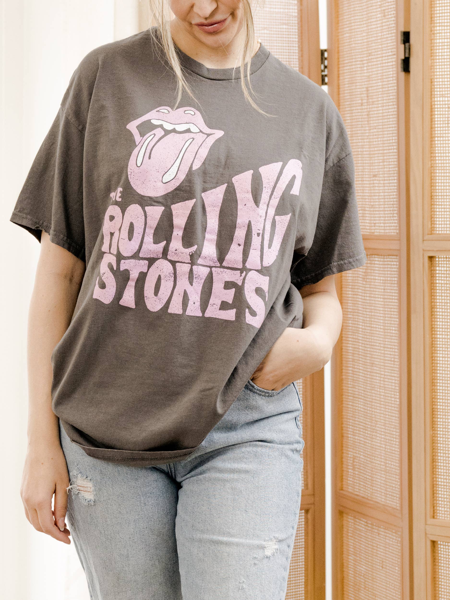 LivyLu - Vente T-shirt sérigraphié – unisexe - T-shirt graphique sous licence Rolling Stones Dazed Charcoal Thrifted3