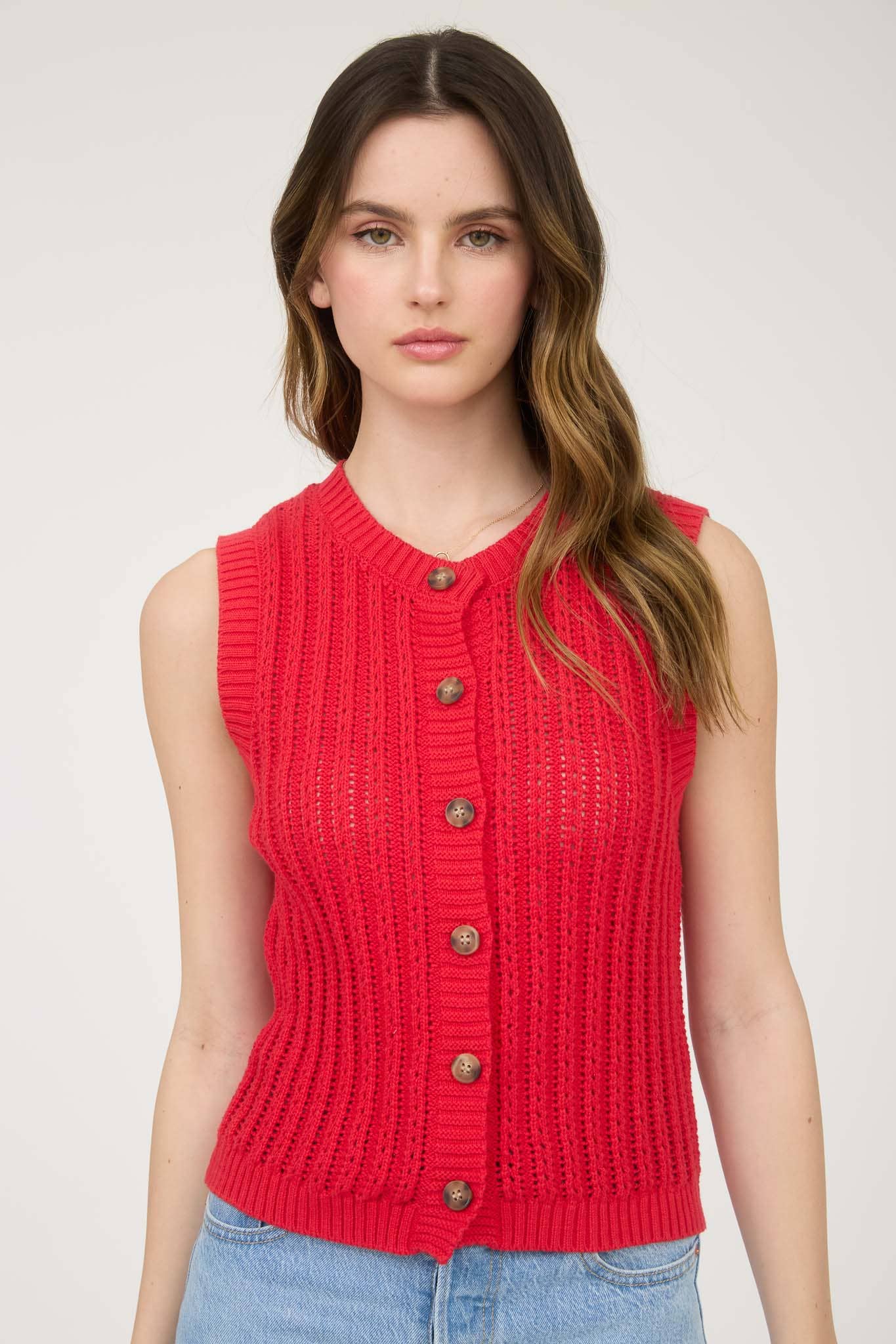 The Workshop Studio – Cardigan - Mulher por atacado – Cardigã de malha sem mangas com decote redondo e botões.12