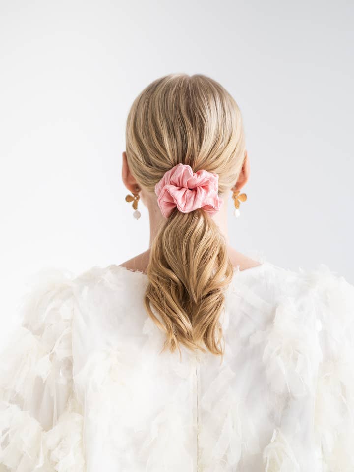 Selena Scrunchie Rose — Normaal voor wholesale door Little Details Helsinki
