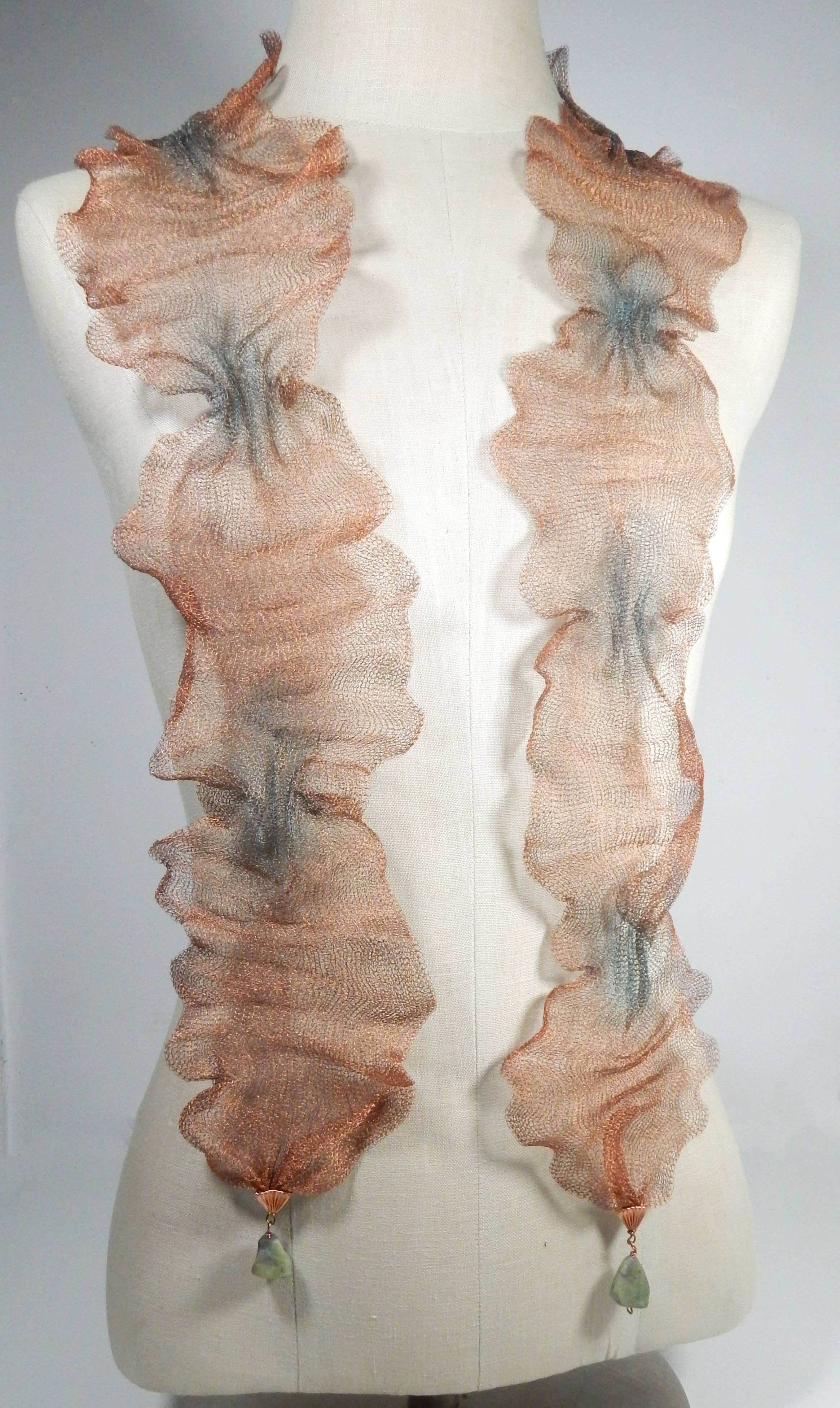 Sarah Cavender Metalworks - Vente Écharpe – femme - Écharpe en maille fine frisée avec pierres naturelles2