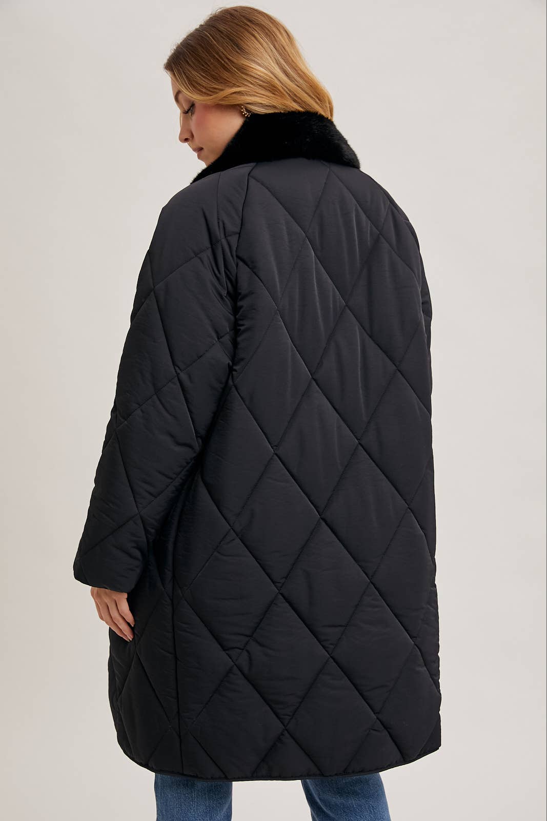 Bluivy - Wholesale Pufferjack - Dames - GEWATTEERDE MIDI-PUFFERJAS MET KRAAG VAN IMITATIEBONT EN KNOOPSLUITING5