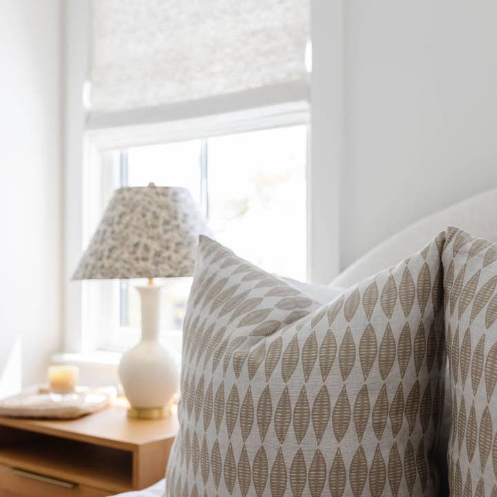 Emily Daws – wholesale Prydnadskuddfodral – Leaflette-kudde i mocka
