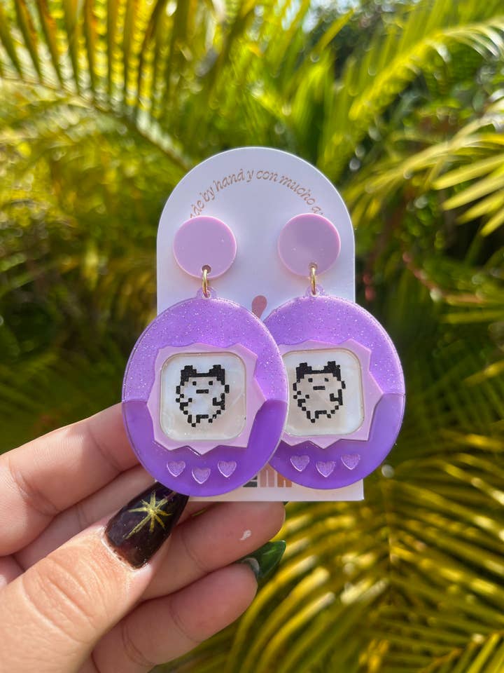 Boucles d'oreilles Tamagotchi Jelly Purple pour la vente par Studio Nena