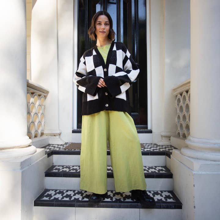 Cara & The Sky – wholesale Cardigan – Women’s – Candice Checked Oversized Chunky Cardigan - Black & White11