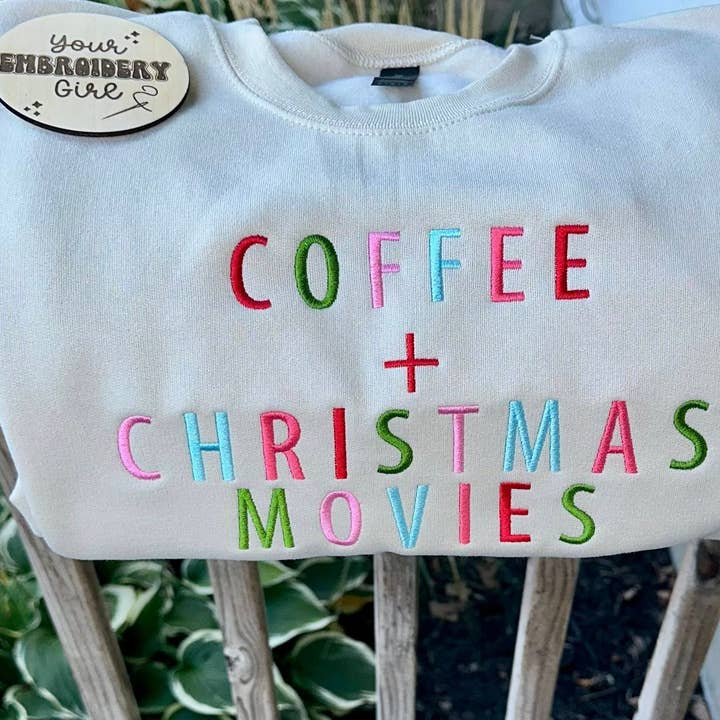 Café + Films de Noël Brodé Gildan Sweat-shirt pour la vente par Your Embroidery Girl