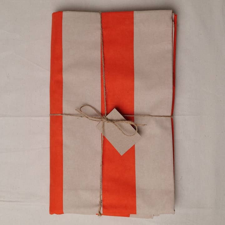 Nappe à rayures orange et beige pour la vente par Twizzell