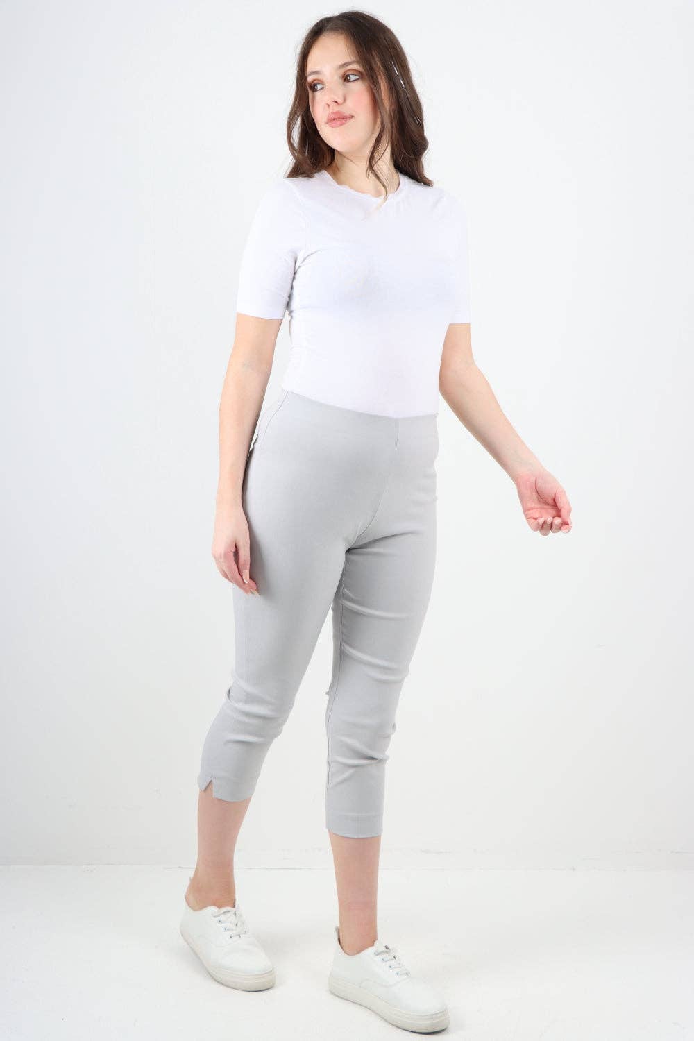 Miss Bold - Vendita all'ingrosso Pantalone - Donna - Pantaloni Capri in tinta unita italiana35