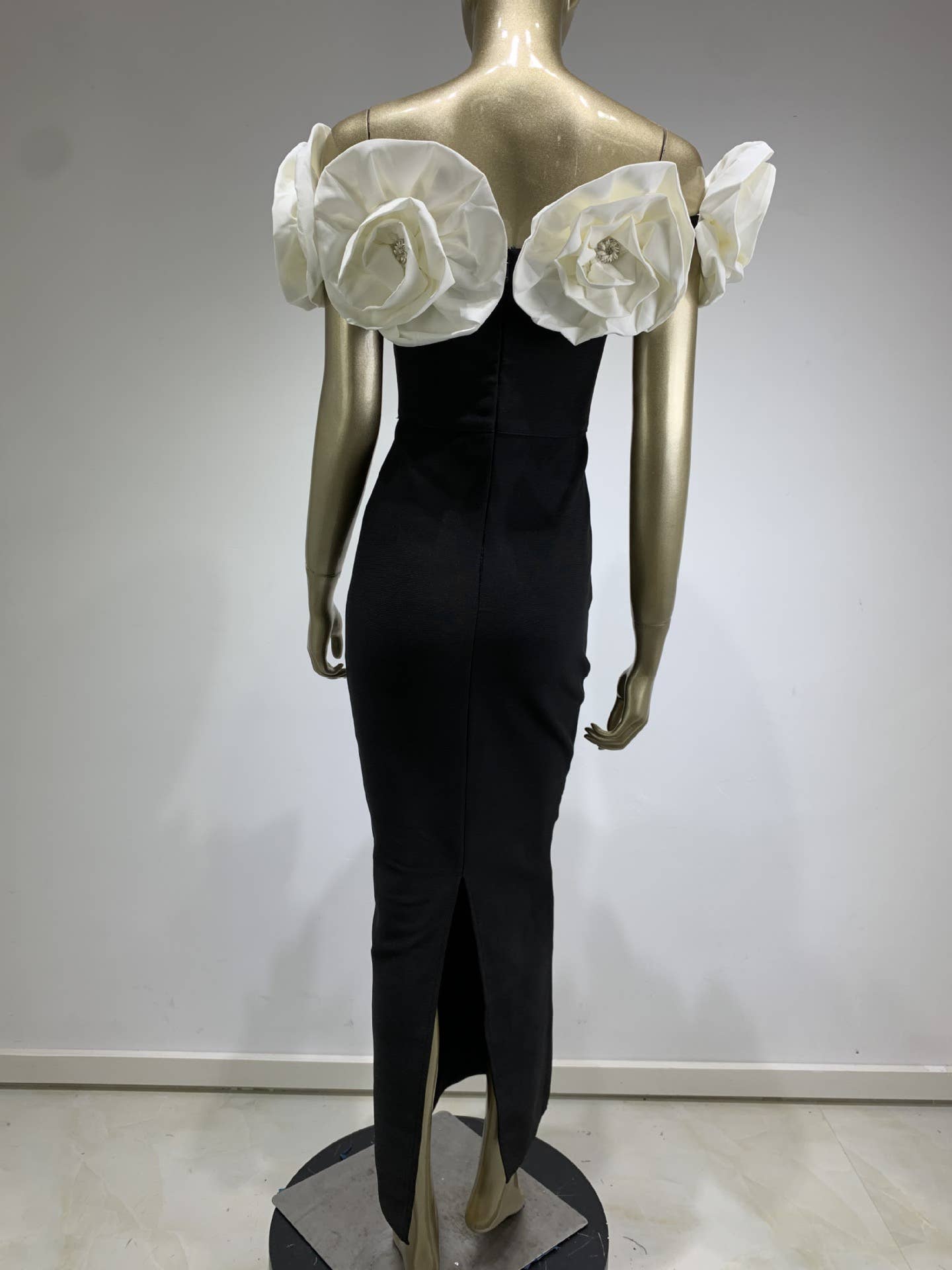 Productseeker – wholesale Klänning - Dam – DR0190 Elegant blommig bandageklänning - svartvitt8