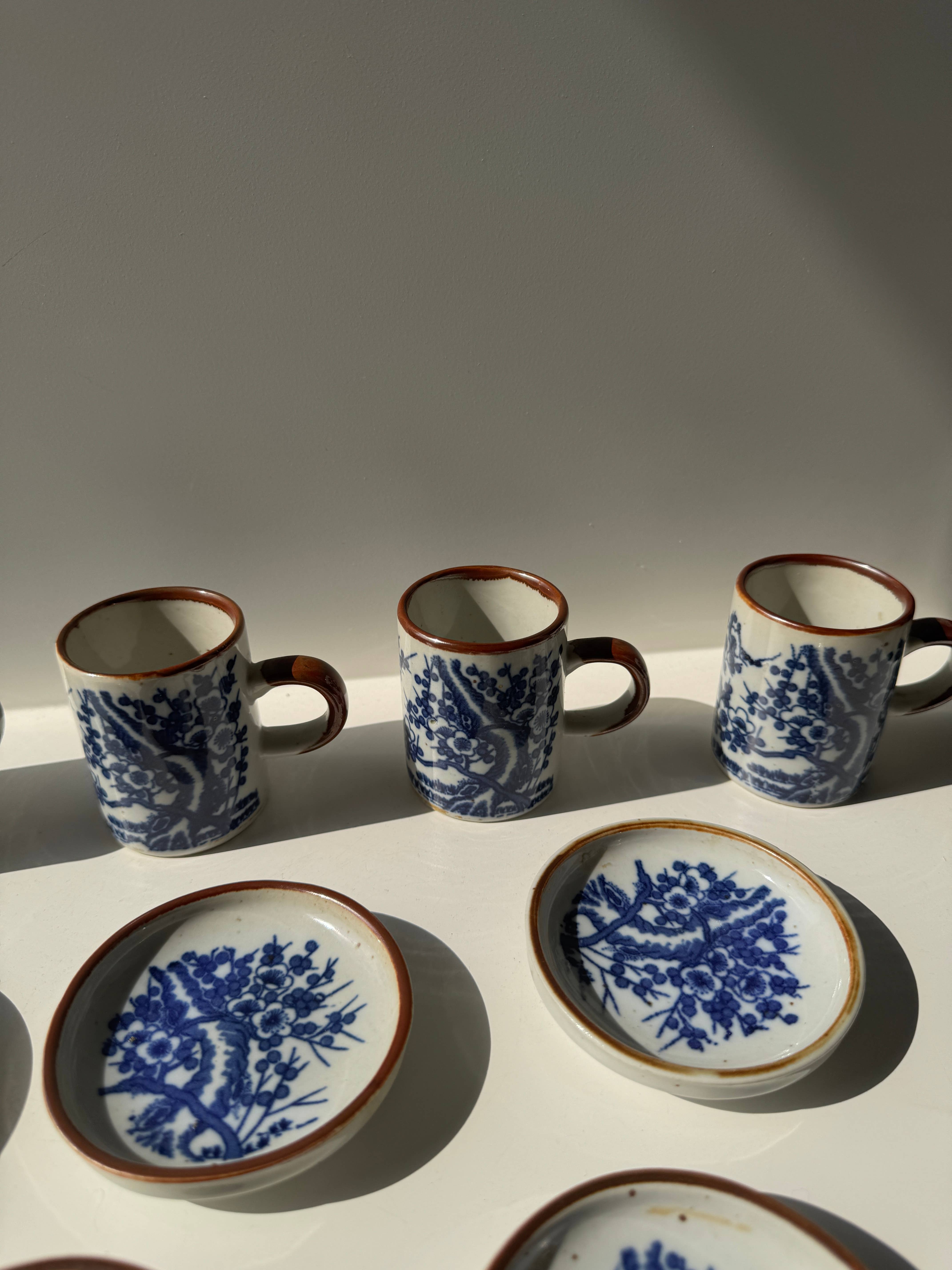 Blue Set of 4 small cups and their saucers with landscape decoration for wholesale on Faire23
