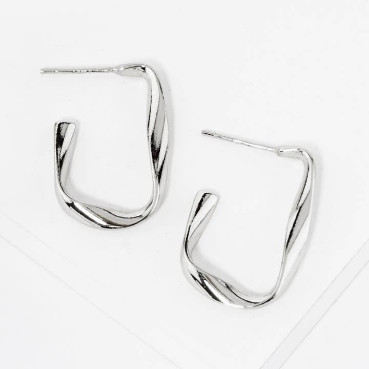 OHBOOBA DESIGN – Brincos de argola por atacado – BRINCOS DE ARGOLA RETANGULARES DE 25MM COM IMERSÃO EM OURO 18K2