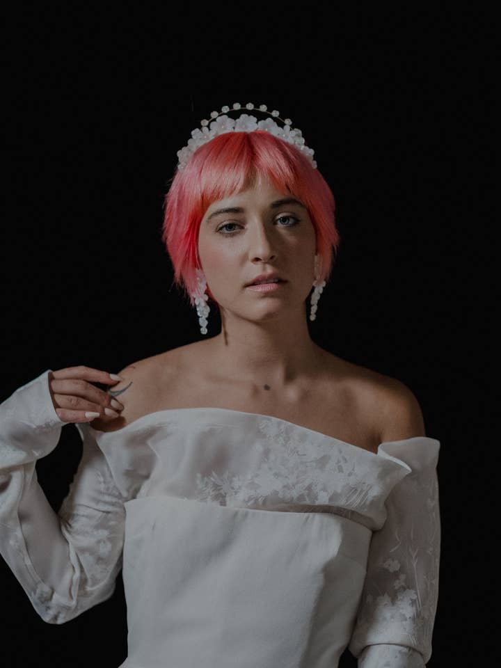 Halo de Teagan para venta al por mayor de Hushed Commotion