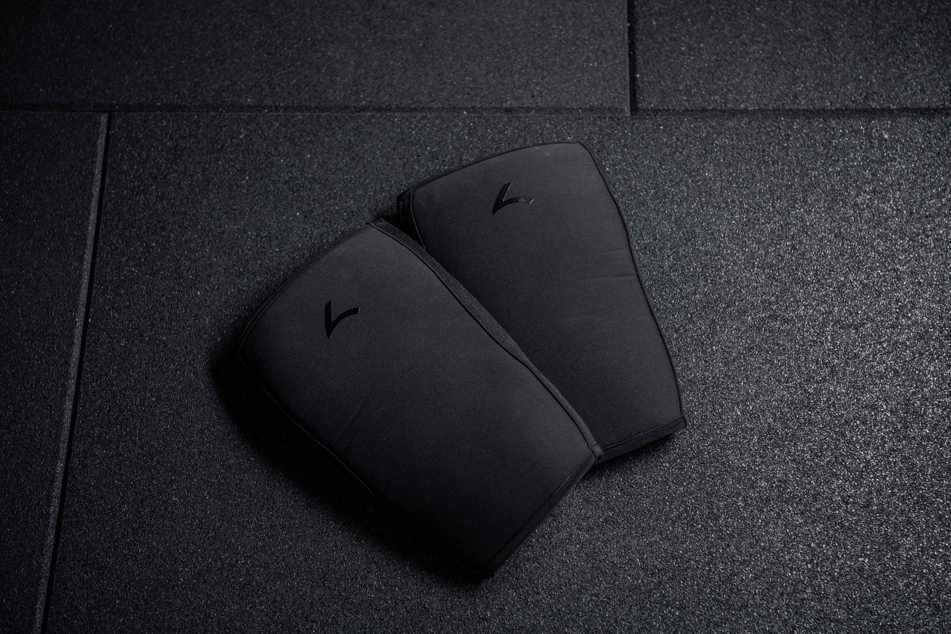 Reeva Europe - Wholesale Fitness Equipment - Powerlifting Knee Sleeves - 7mm6