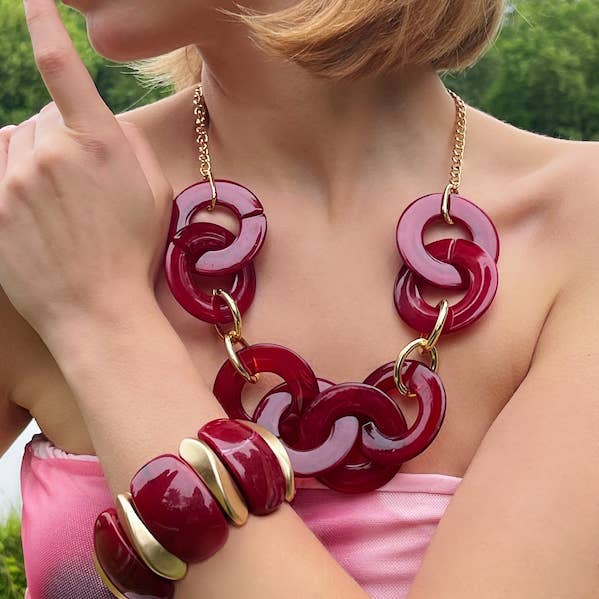 Resin necklace 2WY04 and other Purchase Wholesale zirbe. Free Returns & Net 60 Terms on Faire trending on Faire.