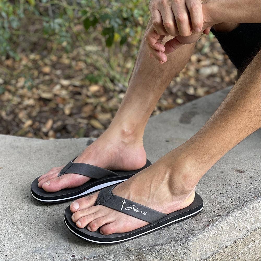 Dr. Scholl's Men's Henley Sandal | Famous Footwear