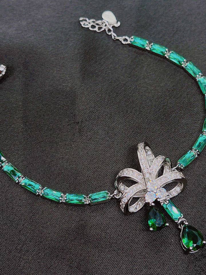 Bracciale in Zirconia Cubica Floreale B3695 per la vendita all'ingrosso da parte di Ole