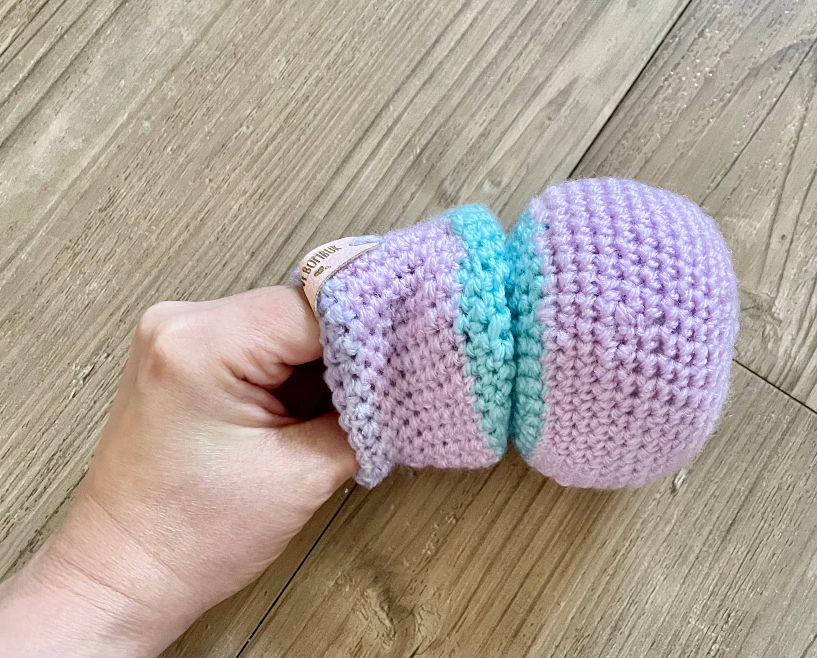 LOVEBOMBUK – wholesale Amningskudde - Mamma – Virkad mun för amningsdemonstration4