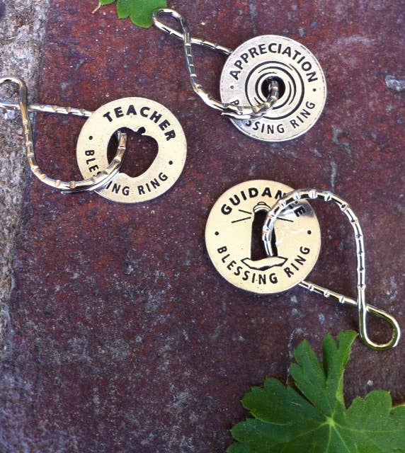 Whitney Howard Designs – Großhandel Band/Stapelring – Kleine Kreise der Liebe mit großer Bedeutung. Blessing Rings®20