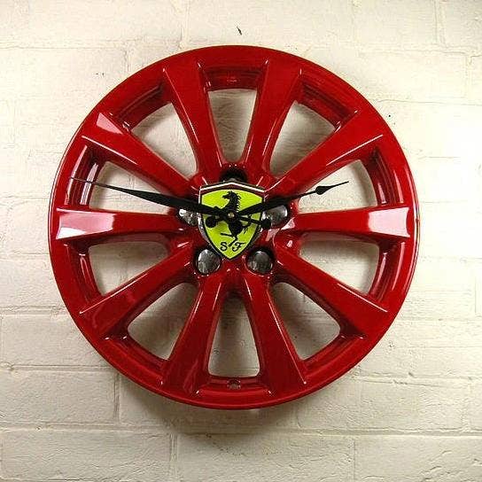 Ruota in lega riciclata per uno splendido orologio da parete Ferrari Wheel per la vendita all'ingrosso da parte di Vyconic