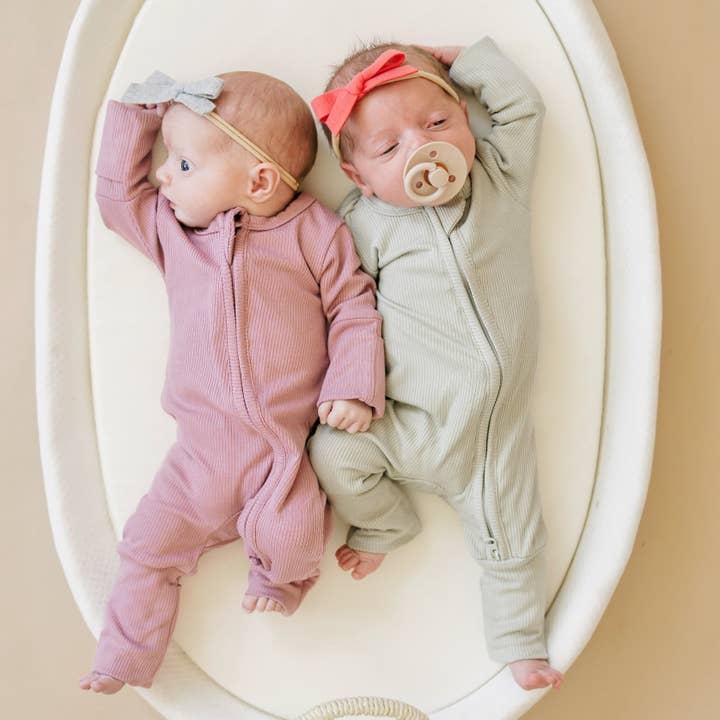 Solider gerippter Bambus-Zippy-Strampler - weitere Farben für den Großhandel von Little Joy Co.