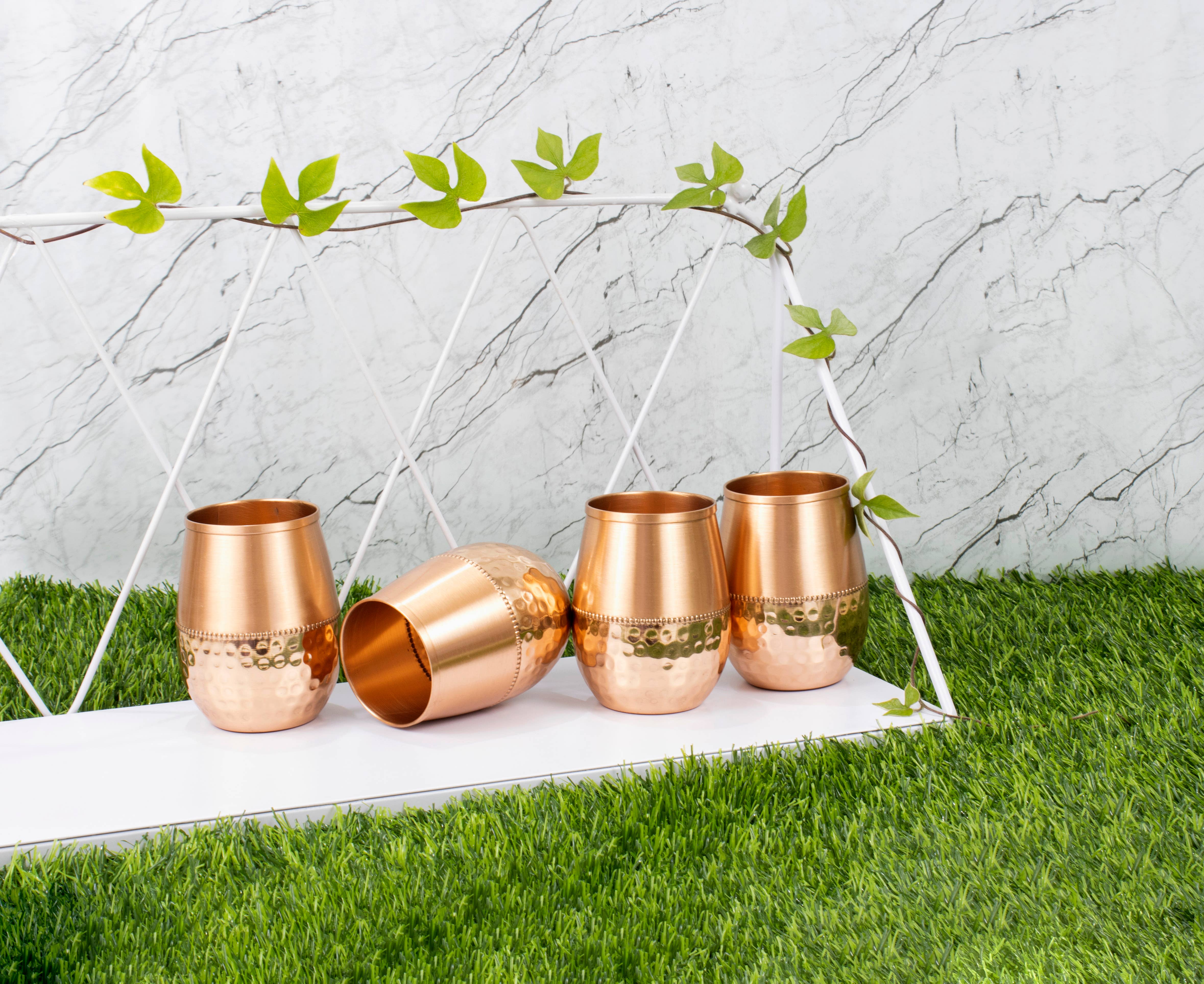 El'Cobre-Ecozonelifestyle – Großhandel Trinkglas/Tasse – Set aus 4 ovalen Kupfergläsern der Serie Bottom - Sequenz1