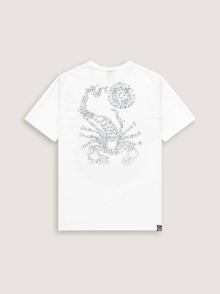Man | Vit T-shirt 100% bomull med upphöjt skorpiontryck för wholesale av Scorpion Bay
