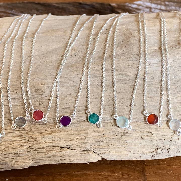 Asia West – wholesale Hänge-/berlockhalsband – Rå smaragd 16" enda sten Sterling Silver halsband