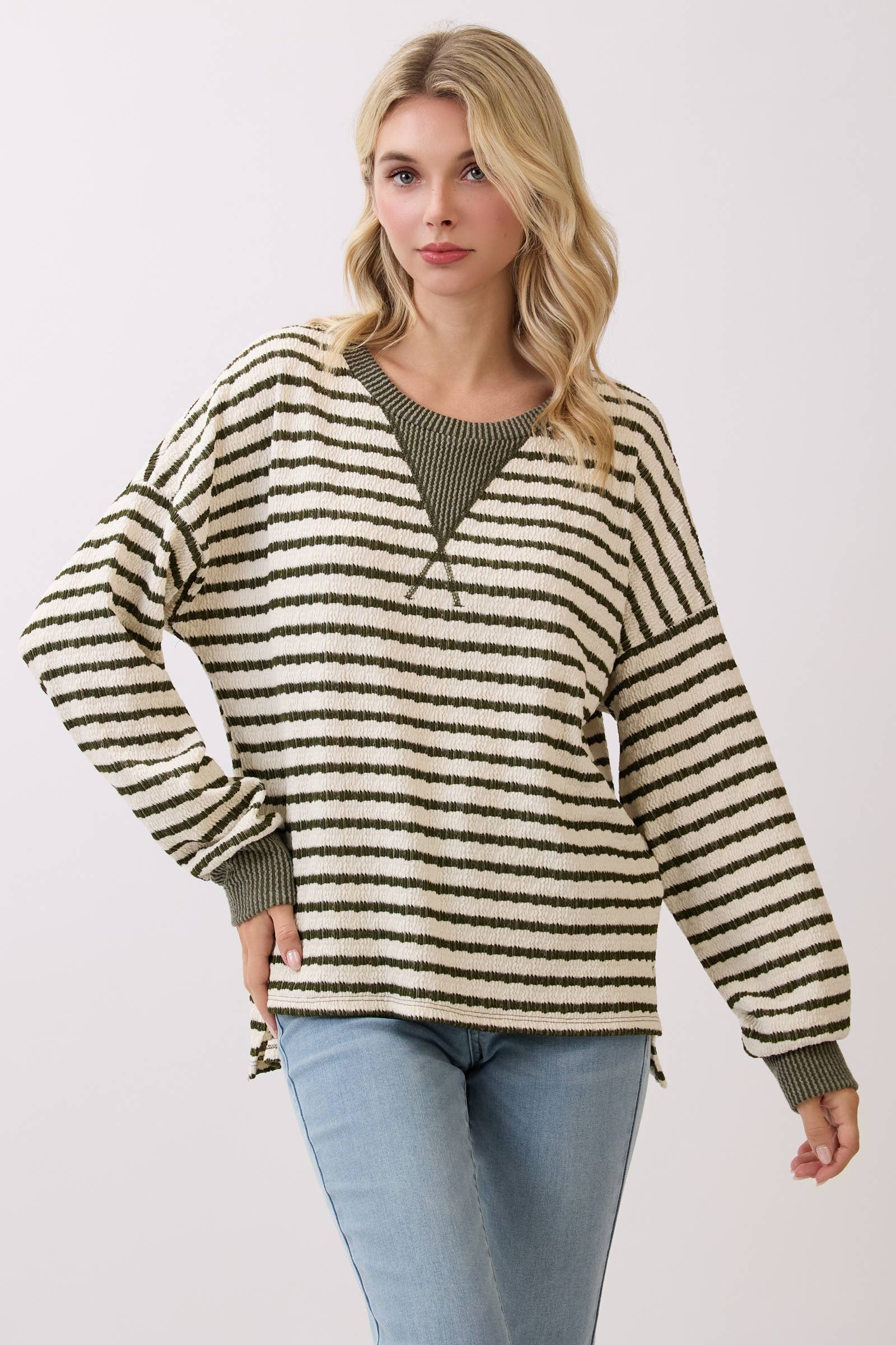 7th Ray – wholesale Stickad topp - Dam – Randig stickad tröja med nedhasad axel T612817